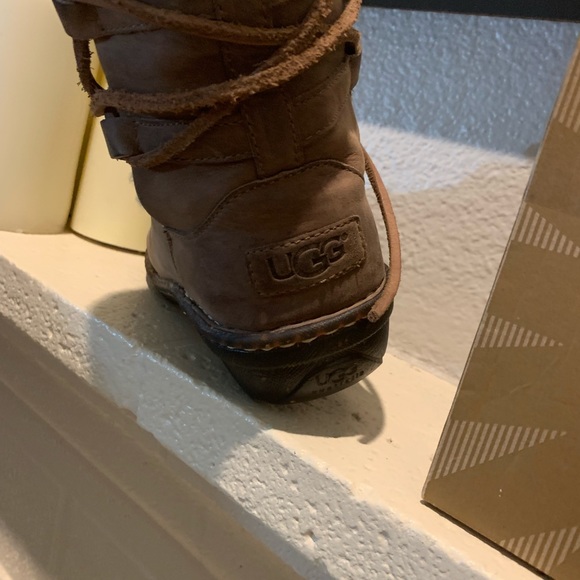 Very cute & comfortable size 7 Ugg’s - Picture 4 of 9